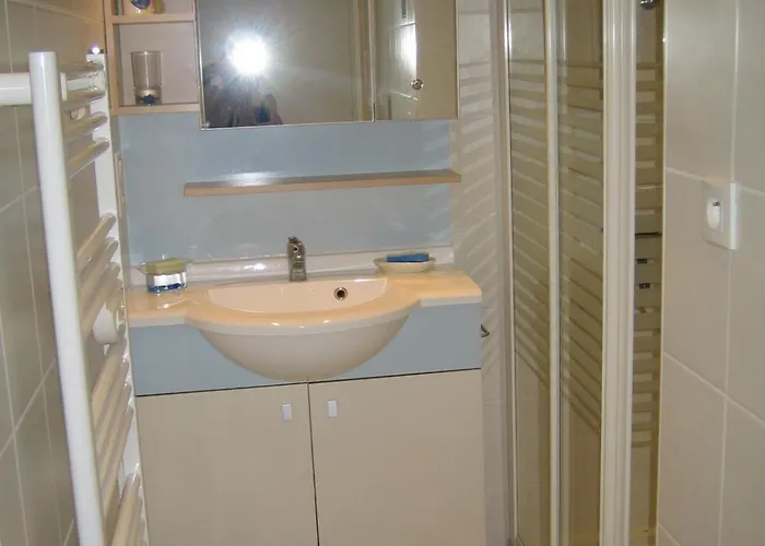 Coquet Independant Entre Foret Et Marais